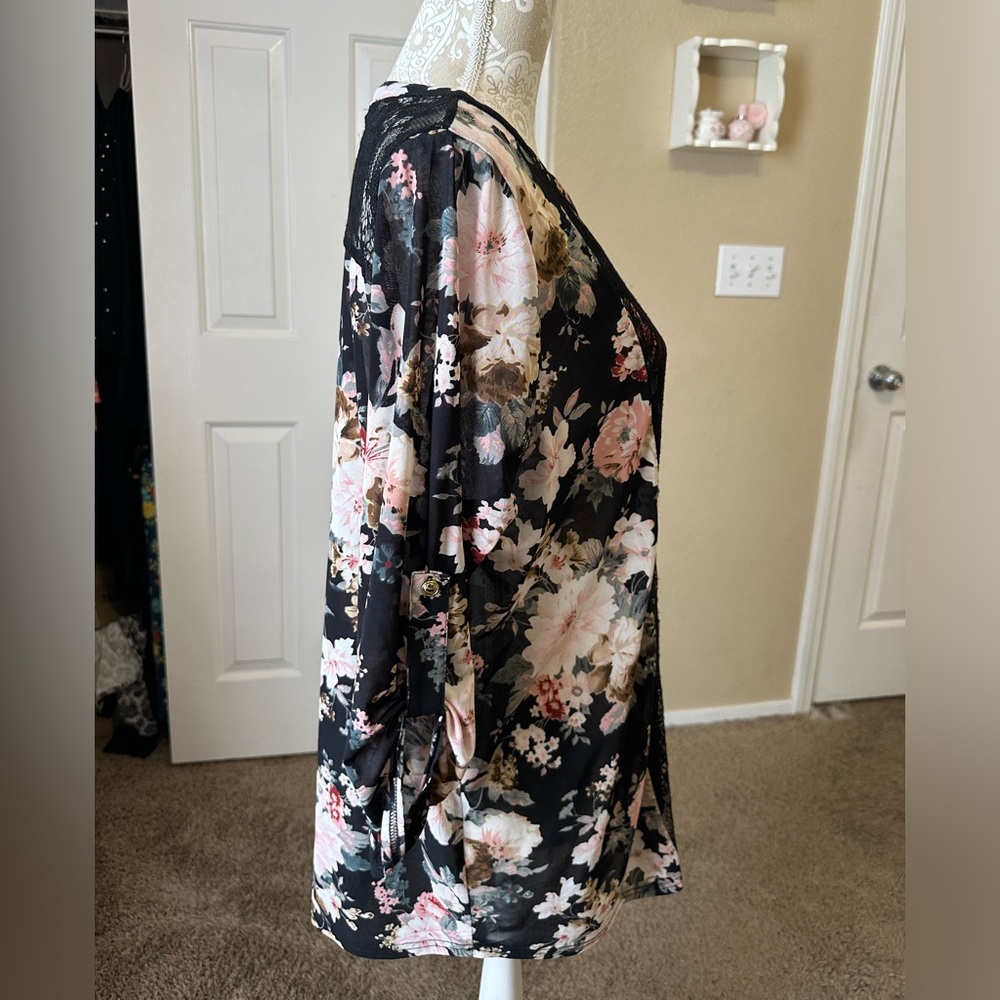 Black, floral blouse with lace. Wear at the office, or date night very versatile - Picture 2 of 4